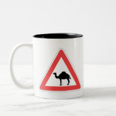 Camel Crossing Mug Tweekleurige Koffiemok (Links)