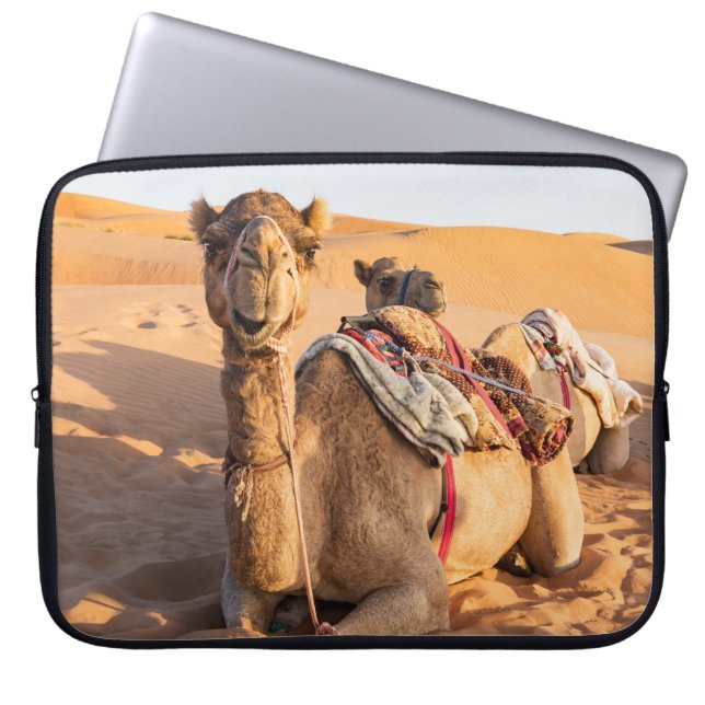 Camel in de woestijn van Oman Laptop Sleeve (Voorkant)