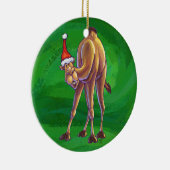 Camel Kerstmis op groen Keramisch Ornament (Rechts)