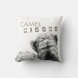 Camel Kisses Black en White Sierkussen
