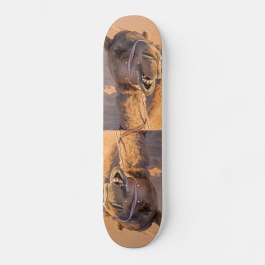 Camel met een grappige gezichtsuitdrukking - Oman Persoonlijk Skateboard (Voorkant)