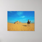 Camel Ride Door De Piramides - Woestijnlandschap Canvas Afdruk (Voorkant)