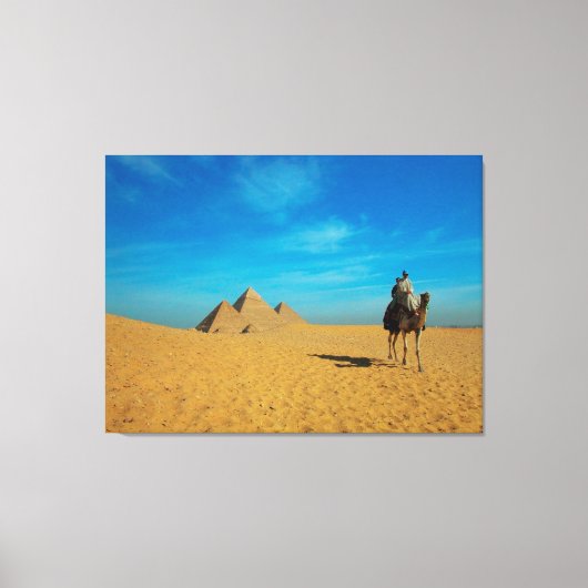 Camel Ride Door De Piramides - Woestijnlandschap Canvas Afdruk (Voorkant)