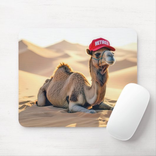Camel Wearing a Red Retired Cap Muismat (Met muis)