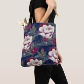 Camelia's op donkerblauw tote bag (Dichtbij)
