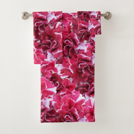 Camelot Red Floral Bad Handdoek (Insitu)