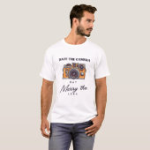 Camera Lens Fotograaf Datum Trouwen T-shirt (Voorkant volledig)