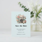 Camera met bloemen Retro Pastel Afbeelding Aankondigingskaart (Staand voorkant)