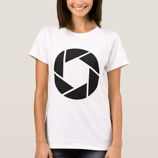 Camera Shutter T-Shirt – Photography Graphic Tee (Voorkant)