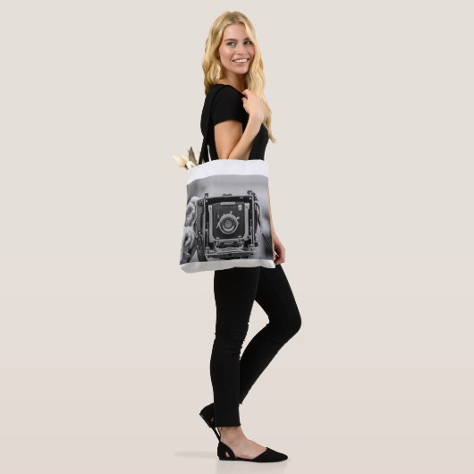  camera tote bag (Op model)