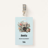 Camera with Flowers Retro Pastel Image Badge (Voorkant met clip)