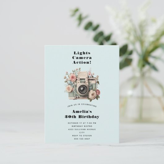 Camera with Flowers Retro Pastel Image Birthday Uitnodiging Briefkaart (Staand voorkant)