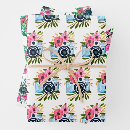  camera's en roze bloemen verjaardag inpakpapier vel (In situ)