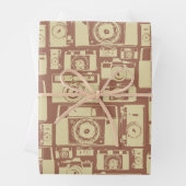 cameratroon in bruine kleuren inpakpapier vel (In situ)