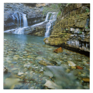 Cameron Falls in Waterton Lakes National Park in Tegeltje