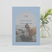 Camila Dusty Blue Arch Modern Wedding Kaart (Staand voorkant)
