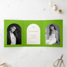 Camila Green Arch Modern Wedding Save the Date Drieluik Aankondiging