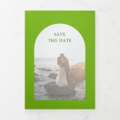 Camila Green Arch Modern Wedding Save the Date Drieluik Aankondiging (Cover)