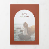 Camila Rust Arch Modern Wedding Save the Date Drieluik Aankondiging (Cover)