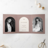 Camila Taupe Arch Modern Wedding Save the Date Drieluik Aankondiging (Binnen)