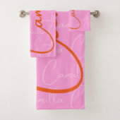 Camilla Herhalende Naam Patroon Bad Handdoek (Insitu)