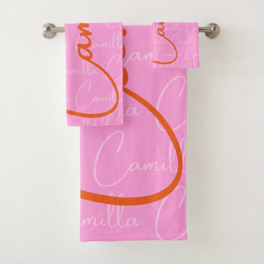 Camilla Herhalende Naam Patroon Bad Handdoek (Insitu)