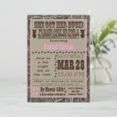 Camo Bachelorette Party Uitnodiging Roze (Staand voorkant)