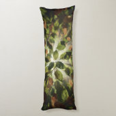 Camo Canopy - Een rustige bosvlucht Lichaamskussen (Achterkant (Verticaal))