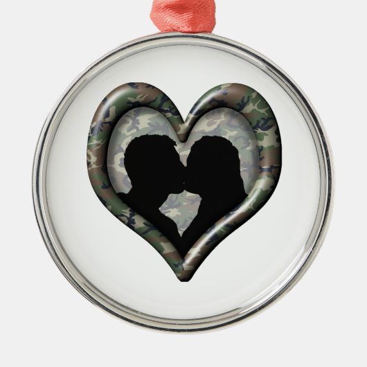 Camo Kissing Couple Heart Metalen Ornament (Voorkant)