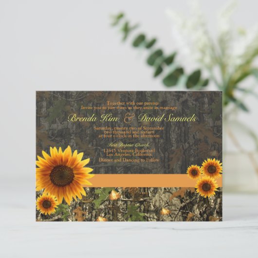 Camo Sunflower Wedding Invitation Kaart (Staand voorkant)