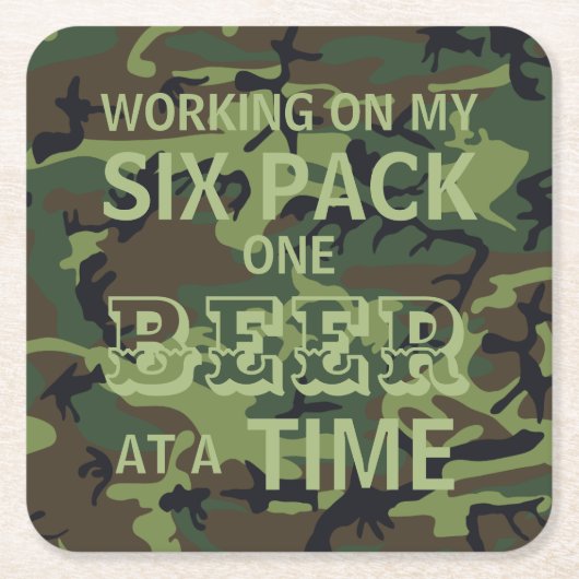 Camo werkt aan mijn sixpack kartonnen onderzetters (Voorkant)