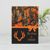 Camouflage bruiloft uitnodiging met herten hoorns. (Staand voorkant)