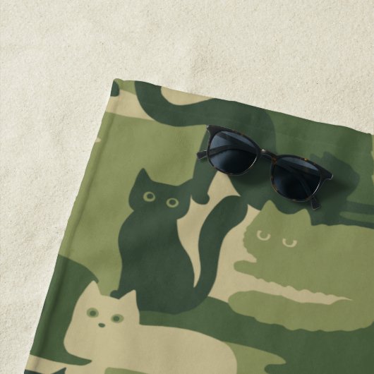 Camouflage Cats Pattern Army Green Kitty Cats Camo Strandlaken (In situ)