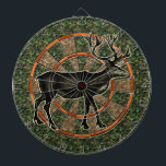 Camouflage Deer Hunter Dartbord<br><div class="desc">Het dartboard van deze jacht heeft een afbeelding van een hert/rendier dat bruin is met grote geweien. Het heeft ook een groen en bruin camopatroon en wisselende tinten van sinaasappel. Dit is een geweldig spelbord voor buitenshuis, jagers en mannen met camouflage-themed man grotten. Bekijk meer variaties in onze winkel!</div>