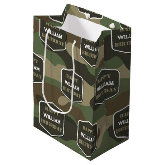 Camouflage Green Camo Army Monogram Birthday Naam Medium Cadeauzakje (Voorkant Gekanteld)