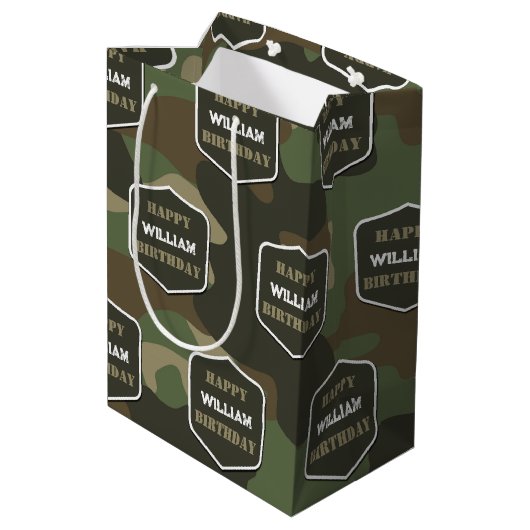 Camouflage Green Camo Army Monogram Birthday Naam Medium Cadeauzakje (Achterkant Gekanteld)