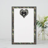 Camouflage Heart met zoende Couple Briefpapier (Staand voorkant)