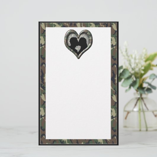 Camouflage Heart met zoende Couple Briefpapier (Staand voorkant)