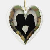 Camouflage Heart met zoende Couple Keramisch Ornament (Rechts)