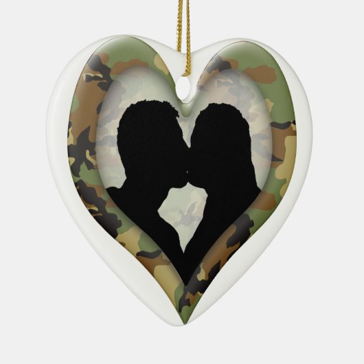 Camouflage Heart met zoende Couple Keramisch Ornament (Rechts)