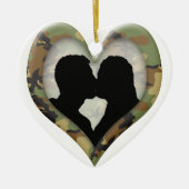 Camouflage Heart met zoende Couple Keramisch Ornament (Voorkant)