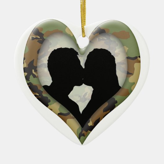 Camouflage Heart met zoende Couple Keramisch Ornament (Voorkant)