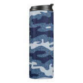 Camouflage Jeans achtergrond. gepotte denim Thermosbeker (Gedraaid links)