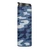 Camouflage Jeans achtergrond. gepotte denim Thermosbeker (Geroteerd rechts)
