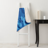 Camouflage-patroon van de moderne blauwtextuur sherpa deken (In situ)