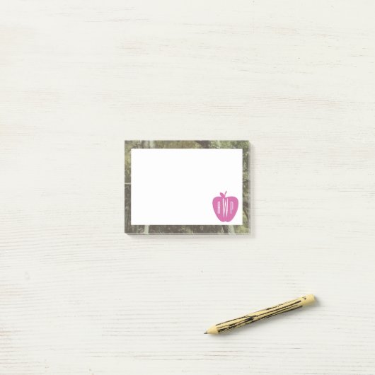Camouflage + Roze Apple Monogrammed Teacher Post-it® Notes (Op bureau)