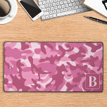 Camouflage Roze Cool Gepersonaliseerd Meisje Camo Bureaumat<br><div class="desc">Maak kennis met onze camo bureaumat, ideaal voor het toevoegen van een vleugje militair geïnspireerde stijl aan uw home kantoor of game-setup. Het roze camouflageontwerp geeft uw werkruimte een robuuste maar verfijnde uitstraling. Dit extra grote muismatje is het perfecte kantoor-accessoire, dat een glad oppervlak voor uw muis biedt en tegelijkertijd...</div>