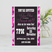 Camouflage Roze & Zwarte Verjaardag Uitnodiging (Staand voorkant)