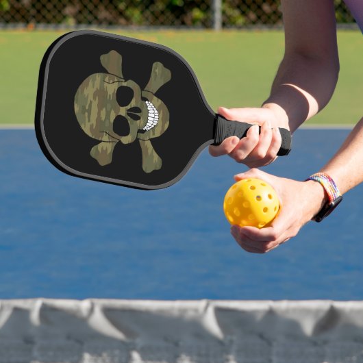 Camouflage Skull en Crossbones Pickleball Paddle (Insitu)