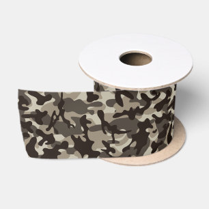 Camouflage voor dichte bij satijnen lint